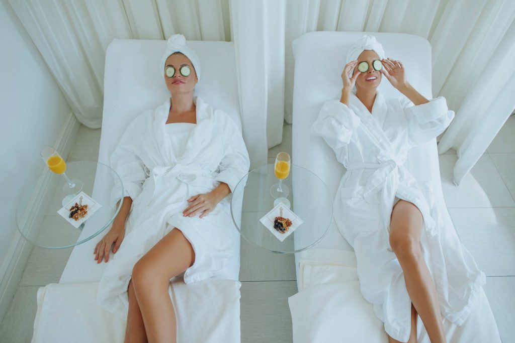 2 Ladies enjoying spa treatment