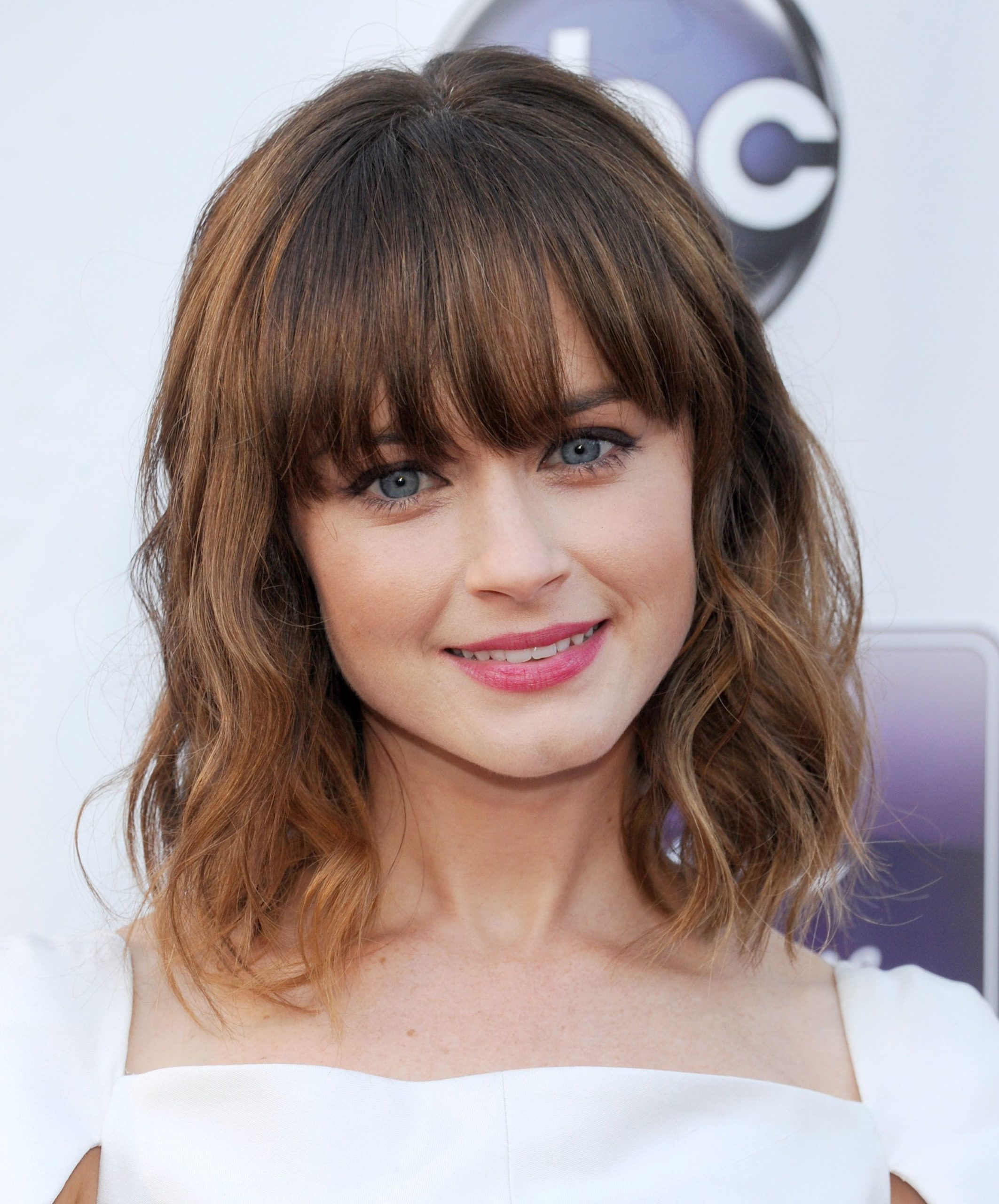 Curtain Bangs: A Trendy and Versatile Hairstyle for Every Face Shape