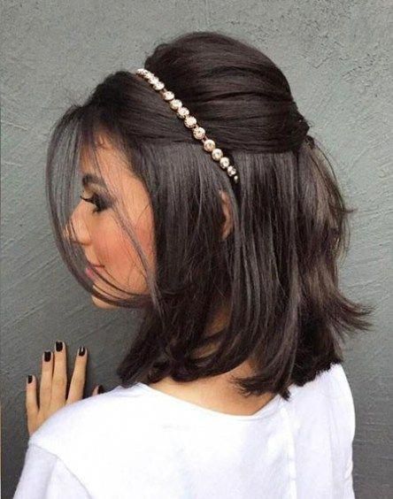 Read more about the article Pretty Hairstyles for Brides with Short Hair